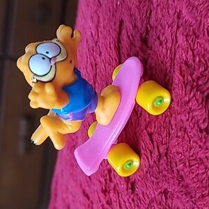 Vintage Garfield 1988 Figure With Pink Skateboard